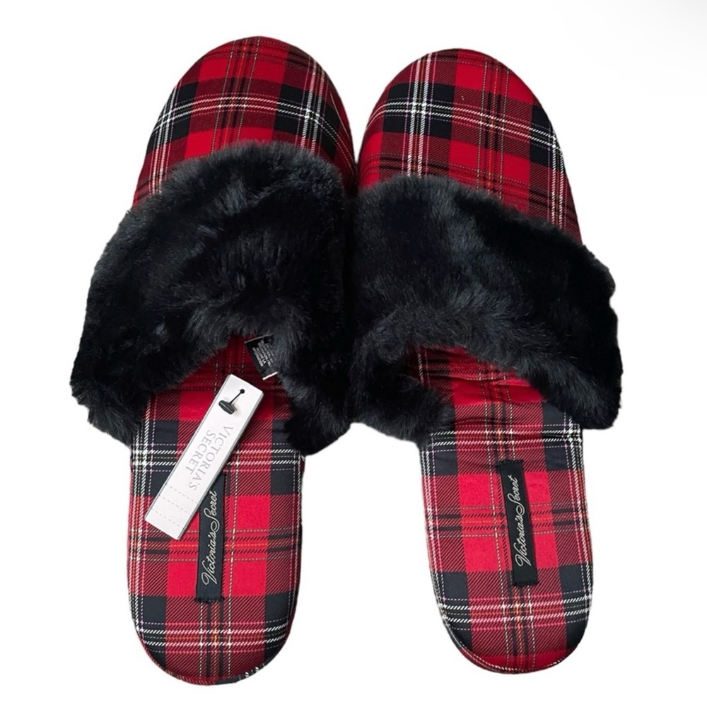 NWT Victoria’s Secret Red Plaid Faux Fur Slippers – Size L (8–10)